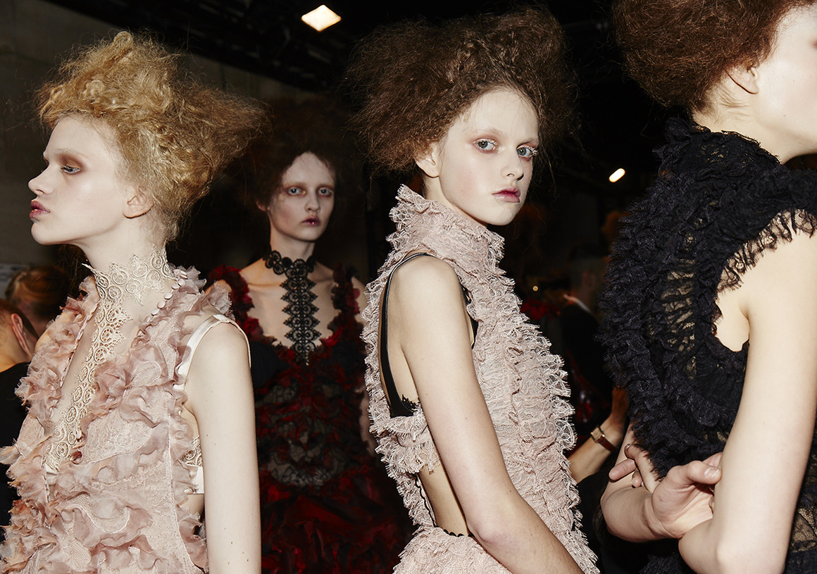 pfw_aw15_mcqueen__3920_jpg_6583_north_1160x_white